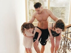 Большой член, Минет, Две девушки, Натуральные сиськи, Крошечные, Тощие, Молоденькие, Сиськи