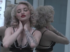 Facesitting, Hardcore, Saltos, Lambendo, Xoxota, Cavalgar, Tatuagem, Tetas