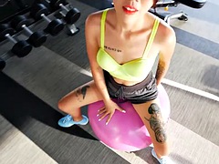 Thai MILF in amateur gym and big cock workout to keep fit