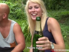 Popó, Szőke, Cumizás, Részeg, Kézimunka, Szabadban, Buli, Vöröshajú