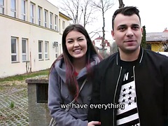 Man die toekijkt, Tsjechisch, Europees, Realiteit, Rijden, Geschoren, Tiener