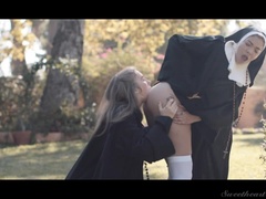 Lena Paul, Cassidy Banks