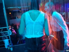 Gros seins, Plantureuse, Groupe, Seins naturels, Orgie, Fête, Public, Nénés