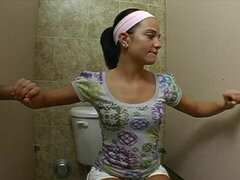 Amatéři, Velké péro, Brunetka, Prstění, Ohromná díra, Honění, Masturbace, Krátké vlasy