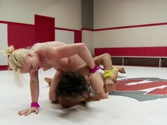 Anal, Brutal, Rostro sentado, Penetracion con dedos, Humillación, Lesbiana, Castigada, Coño