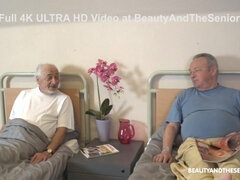 Enthousiasteling, Pijpbeurt, Bruinharig, Dichtbij, Man man vrouw, Naakt, Kut duiken, Tieten likken