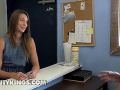 Μεγάλος πούτσος, Πίπα, Σπέρμα στο στόμα της, Σε στάση σκύλου στα τέσσερα, Μαλακία, Φυσικά βυζιά