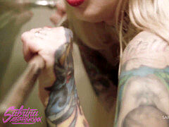 Sabrina Sabrok blowjob ,from the rear in the douche video completo