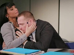 Velika rit, Velik kurac, Fafanje, Rjavolaska, Doggystyle, Milf, Pisarna, Joške