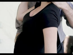 Gros seins, Sucer une bite, Brunette brune, Couple, Tir de sperme, Domination, Doigter, Léchez