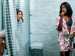 Culo, Culo grosso, Tette grandi, Baciando, Lesbica, Mamma che vorrei scoparmi, Tette naturali, Strippaggio