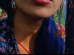 Desi Bhabhi Seema Gives Blowjob and Pee on Lund in HD