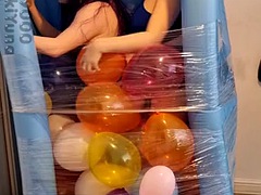 Xelfi and Yuna in the balloon chamber contains pops