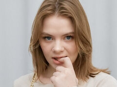 핑거링, 수음, 우유, 자연의 가슴, 짧은 머리, 혼자, 스트리핑, 젖가슴