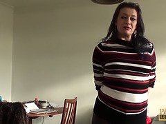 Britannique, Brunette brune, Femme couguar, Mature, Maman, Chatte, Réalité, Belle mère