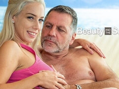 Gros seins, Sucer une bite, Grandpère, Branlette thaïlandaise, Léchez, Chatte, Sauna, Serré