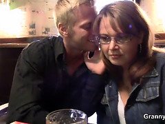 Брюнетки, Бабушки, Лизание, Зрелые, Милф, Мамочка, Киски