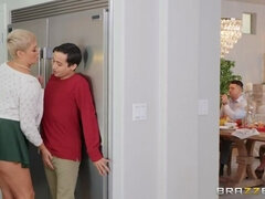 Duży tyłek, Duże cycki, Blondynka, Twarzowy, Mamuśka, Cipka, Krótkie włosy, Spódnica