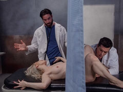 Blondin, Avsugning, Doktor, Dubbelpenetrering, Slick, Mmf man man kvinna, Fitta, Tuttar