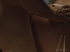 아메리카인, 금발의, 힐, 남편, 키스, 부엌, 보지, 젖가슴