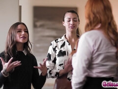 Velké kozy, Brunetka, Péro, Lesbické, Přírodní prsa, Zrzavé, Teenka, Kozičky