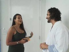 Gros cul, Gros seins, Brunette brune, Femelle, Hôtel, Fille latino, Orgasme, Gicler