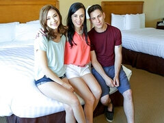 18 éves, Hálószoba, Hatalmas hátsó, Monumentális dákó, Cumizás, Kutya póz, Természetes mellek, Tini