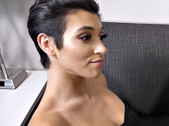 Røvslikning, Babe, Pik sutte, Transvestit, Fod fetish, Nylonstrømper, Tatovering, Legetøj