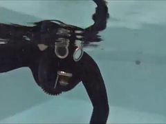 Under water in a gas mask