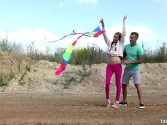 18 jahre, Braunhaarige, Bekleidet, Natürlich, Nackt, Pissen, Ablutschen, Jungendliche (18+)