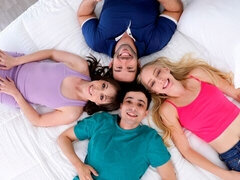 Culo grosso, Grande cazzo, Pompino, Da dietro, Quartetto, Tette naturali, Ragazza, Tette