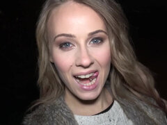 Blondin, Brittisk, Milf, Pengar, Naturliga tuttar, Party, Offentlig, Fitta