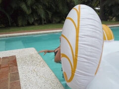 Tetas grandes, Tetona, Latina, Masturbación, Piscina, Ducha, Solo, Tetas