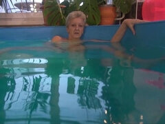 Amatør, Dildoen, Hunn, Bestemor, Onani, Basseng, Alene