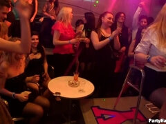 Μελαχροινή, Ντυμένη, Χορός, Θηλυκός, Σκληρό, Πάρτυ, Καλσόν, Swingers