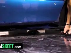 Negro, Rubia, Coche, Estilo perrito, Penetracion con dedos, Lamidas, Pov, Tetas