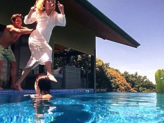 美人, ブロンド, フェラチオ, 足フェチ, オマンコ, おもらし, ティーン, 濡れ