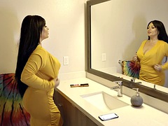 Britânico, Morena, Punheta, Lingerie, Calcinha, Palmada, Tatuagem, Tetas