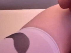 18 jaar, Enthousiasteling, Grote lul, Sperma shot, Seksspeelgoed, Masturbatie, Kousen, Tiener