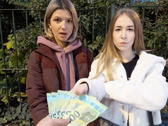 Schattig, Hondjeshouding, Fetisj, 1 man 2 vrouwen, Gezichtspunt, Russisch, Mager, Tieten likken