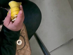 Fafanje, Avtobus, Razkazovanje jošk v javnosti, Dekle drka tiča, V javnosti, Vlak
