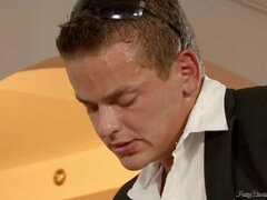 フェラチオ, ハードコア, レザー, ヌード, 馬乗り, スカート, フェラする, 三人