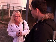 Bedstemor, Ældre kvinde, Naturlige bryster, Realitet, Ridning, Strømper