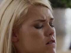 Blondine, Blasen, Hundestellung, Aufs gesicht abspritzen, Lecken, Natürlichen titten, Büro, Realität