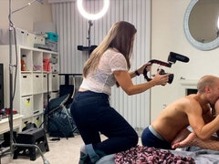 Kulissien takana, Iso perse, Iso kulli, Isot tissit, Suihinotto, Ruskeahiuksinen, Takaapäin, Tumma