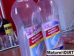 Kukk suging, Brunette, Sperm skott, Bestemor, Hd, Milf, Fitte, Skrikende