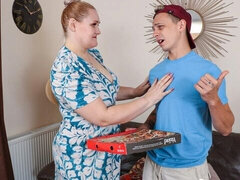 Mulher linda e grande, Bundão, Pauzão, Peitos grandes, Boquete, Gordinho, Transar de quatro