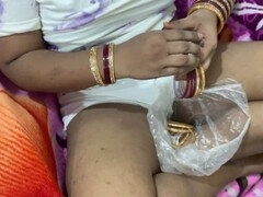 V ozadju, Dekle drka tiča, Indijka, Sužnja, Žena