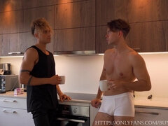 Pettää, Kermakakku, Kotitekoinen, Luonnolliset tissit, Pienikokoinen, Näkökulma pov, Tissit, Vaimo