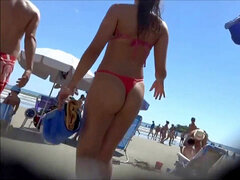 breath-taking young teenage with a small bathing suit thong !
